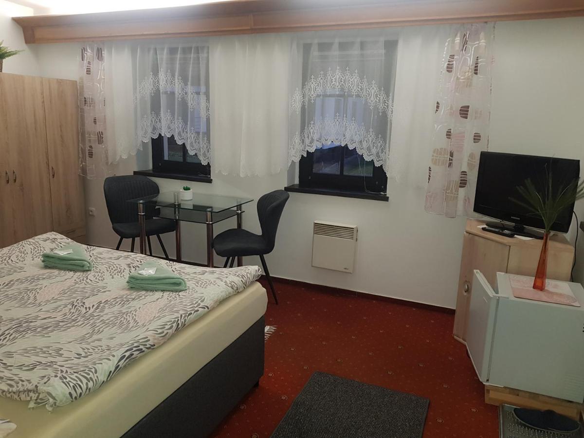 U Kralovny Dagmar Hotel Karlstejn Luaran gambar