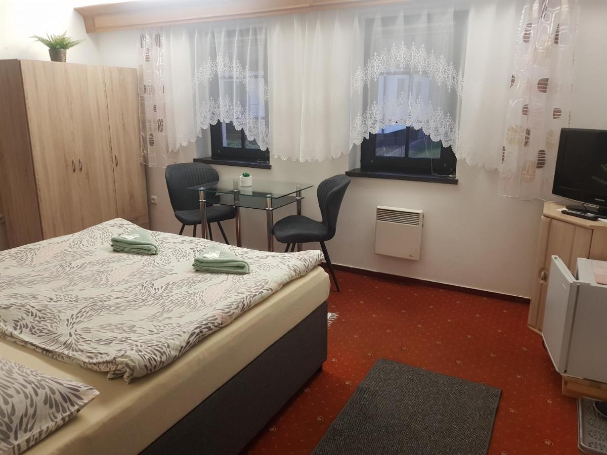 U Kralovny Dagmar Hotel Karlstejn Luaran gambar